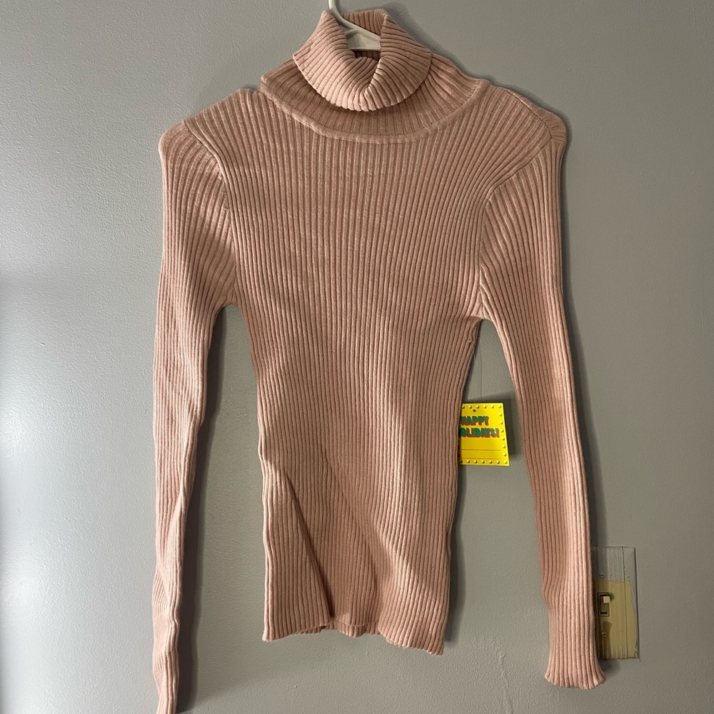 Blush pink turtle neck. Never worn :) size S. Brand Forever 21